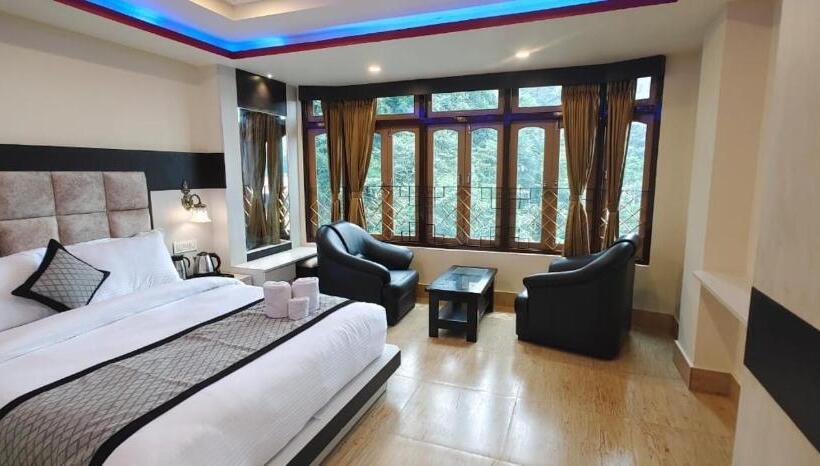 اتاق استاندارد با چشم‌انداز کوهستان, The Gangtok Heritage Inn
