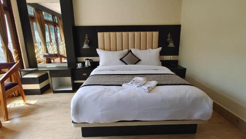 اتاق استاندارد با چشم‌انداز کوهستان, The Gangtok Heritage Inn