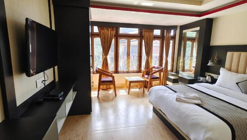 اتاق استاندارد با چشم‌انداز کوهستان, The Gangtok Heritage Inn