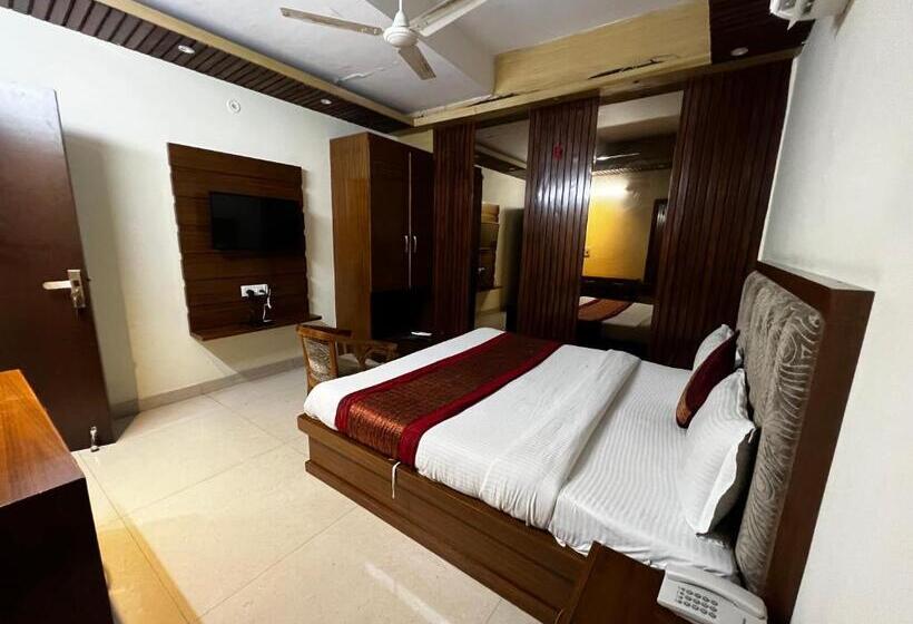 Quarto Deluxe, Unitech Cyber Park Gurgaon