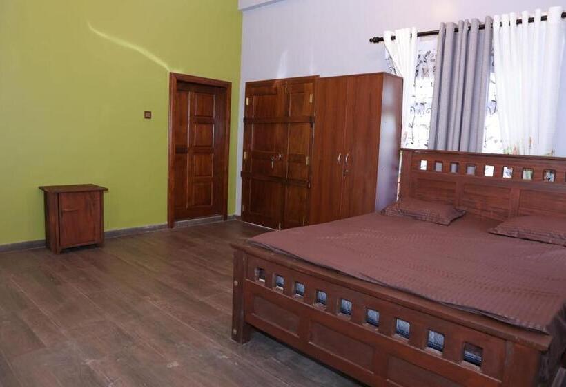اتاق لوکس با بالکن, Hajiz Palace