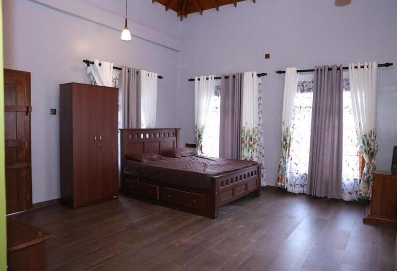 اتاق لوکس با بالکن, Hajiz Palace