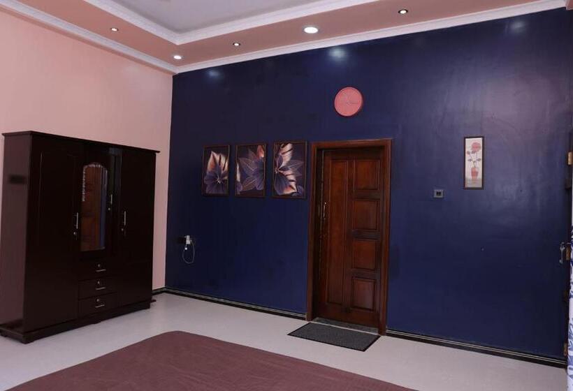 اتاق استاندارد با وان آب گرم, Hajiz Palace