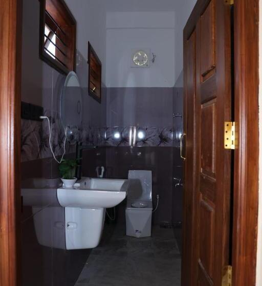اتاق استاندارد با وان آب گرم, Hajiz Palace