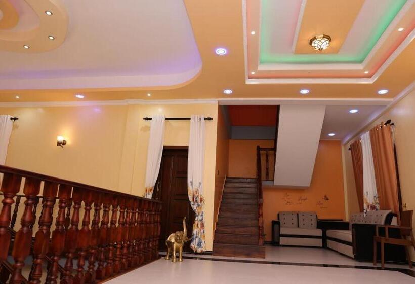 اتاق لوکس با بالکن, Hajiz Palace