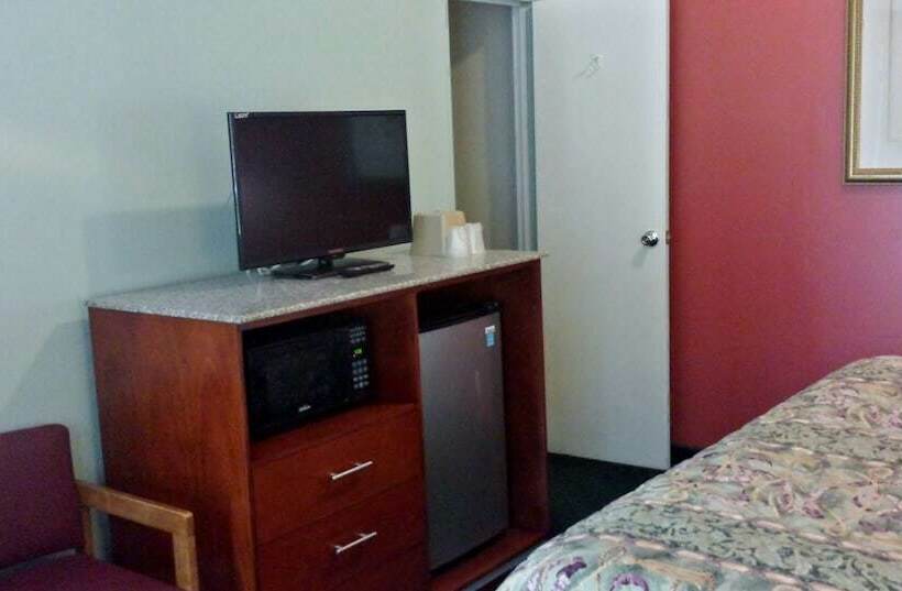 Номер Стандарт 2 Двуспальные Кровати, Budget Inn Fairport