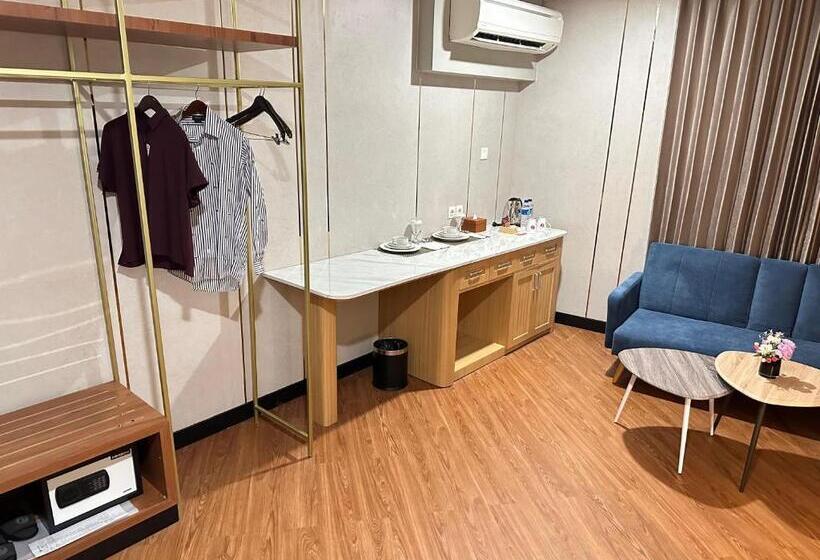 Quarto Estandar Cama King, D Primahotel Jemursari Surabaya