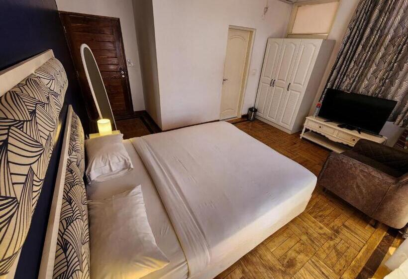 اتاق اکونومی, La Casa Moz
