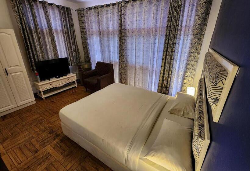 اتاق اکونومی, La Casa Moz