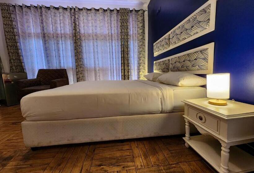 اتاق اکونومی, La Casa Moz