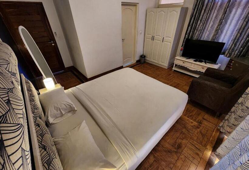 اتاق اکونومی, La Casa Moz
