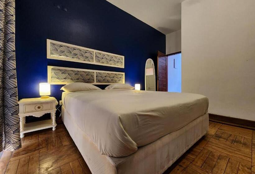 اتاق اکونومی, La Casa Moz