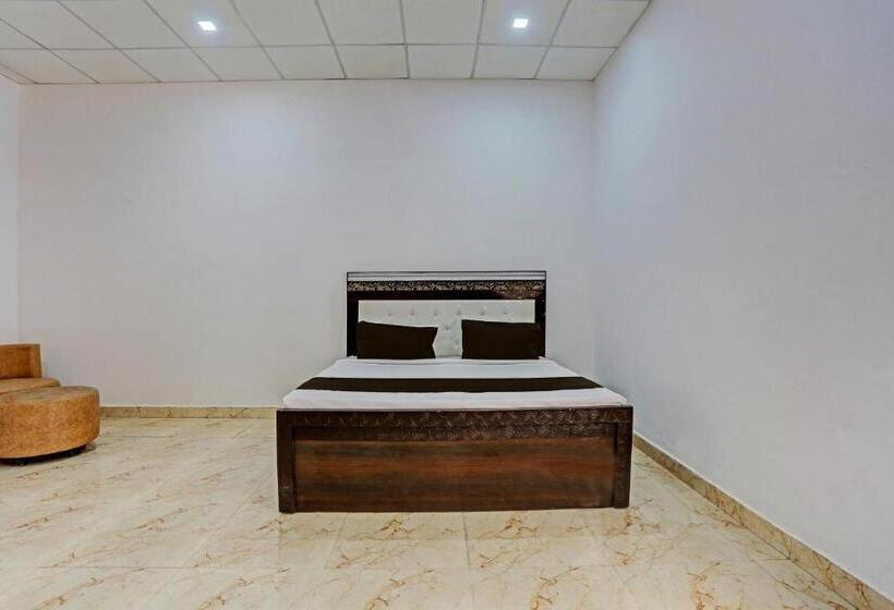 Трехместный Номер Классика, Oyo Murliwala Wedding Palace And Resort