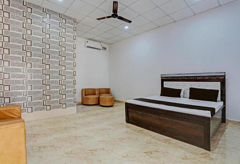 Трехместный Номер Классика, Oyo Murliwala Wedding Palace And Resort