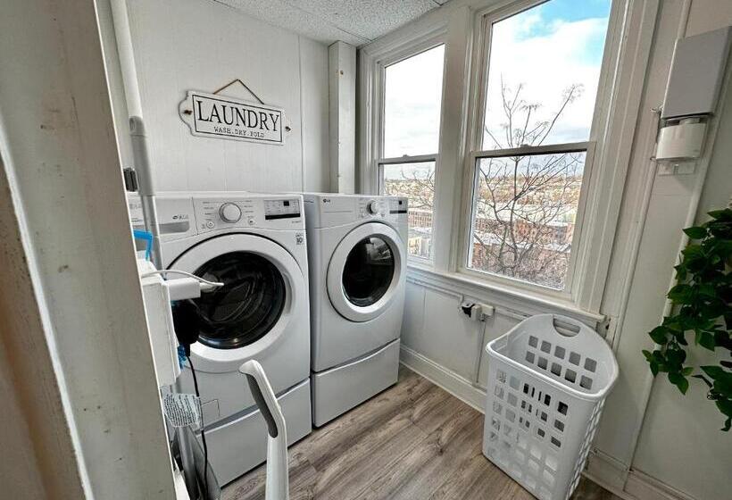 エコノミールーム, 4 A Diamond In Yonkers