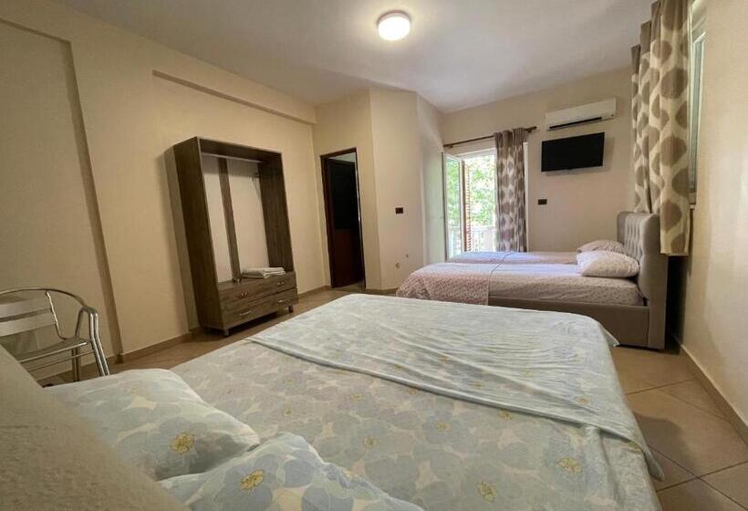 Economy Quadruple Room, Freedom