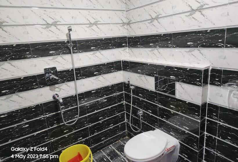 اتاق کلاسیک سه تخته, Oyo Hotel Brahmaputra