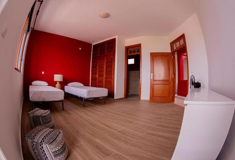 اتاق لوکس با بالکن و چشم‌انداز دریا, Villa Palmarina