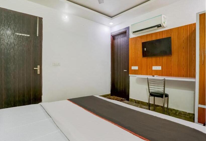 اتاق کلاسیک سه تخته, Collection O Mukur Hotel And Restaurant