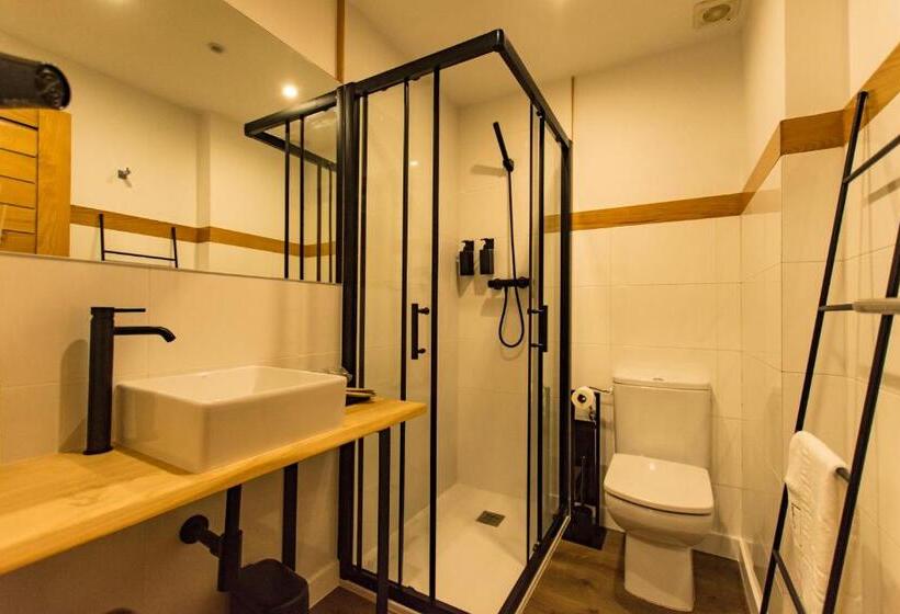 高级三人间, Hostal Nomade Santiago