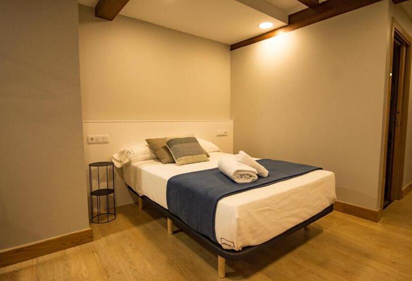高级三人间, Hostal Nomade Santiago