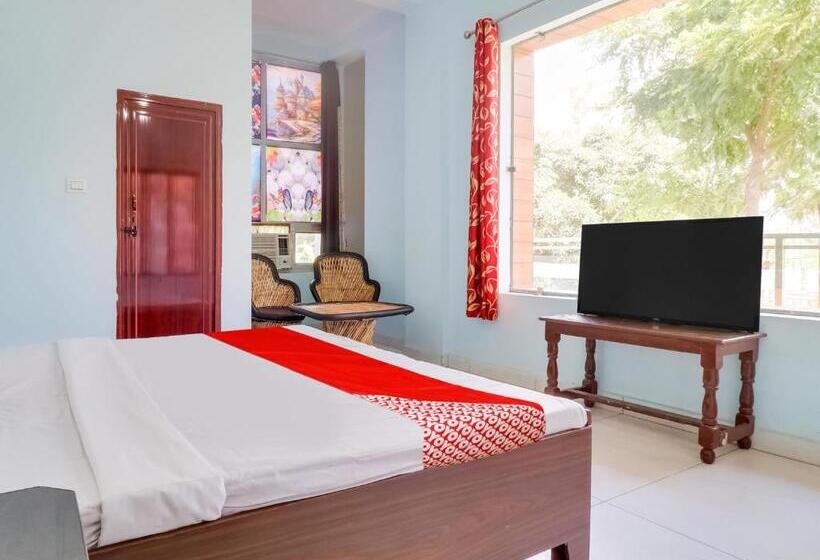 Трехместный Номер Классика, Oyo Flagship Hotel Kalindi Farms