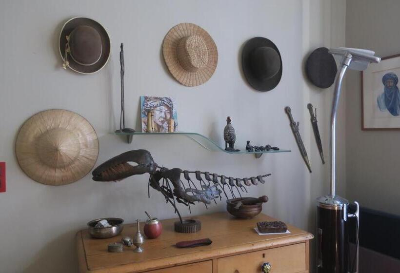 Quarto Estandar Banheiro Compartilhado, Tombe La Nèfle
