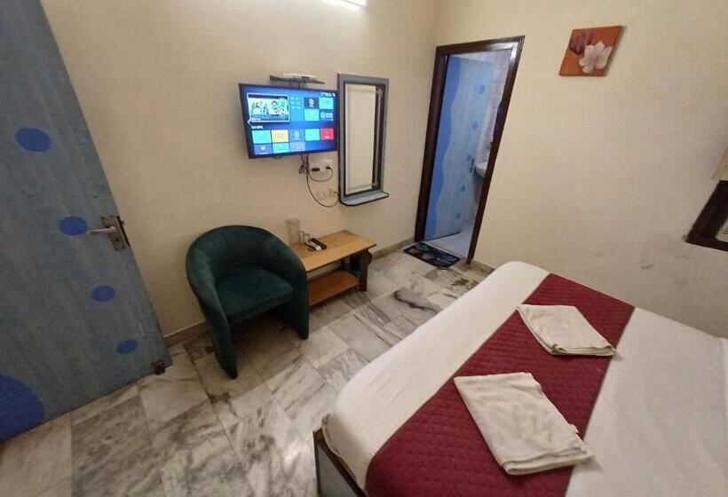 Номер Deluxe, V Inn Sindhi Camp