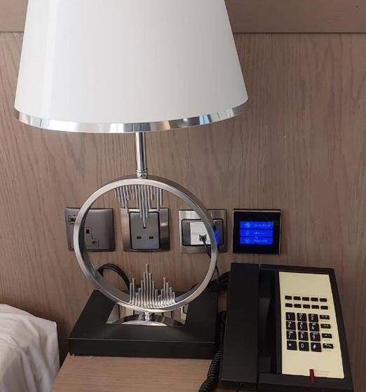 Номер Deluxe, Valy
