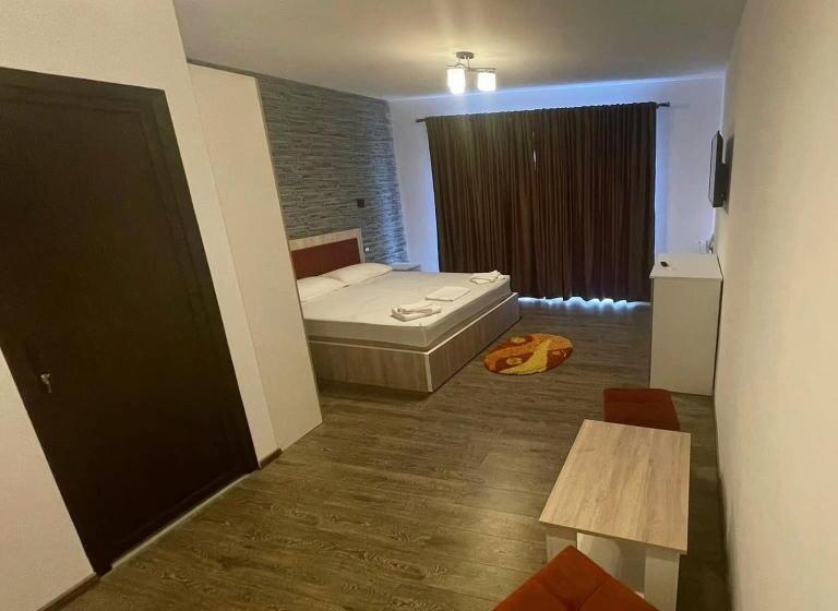 اتاق استاندارد سه تخته با بالکن, Bucovina Inn