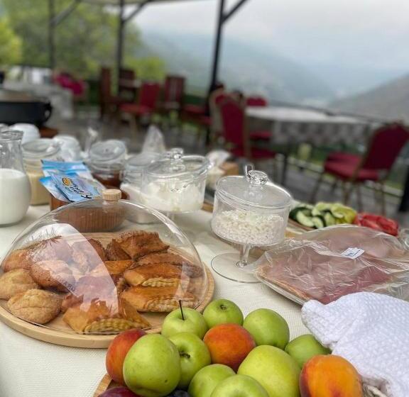 سوییت با چشم‌انداز کوه, Grand Hotel Kapan, Armenia