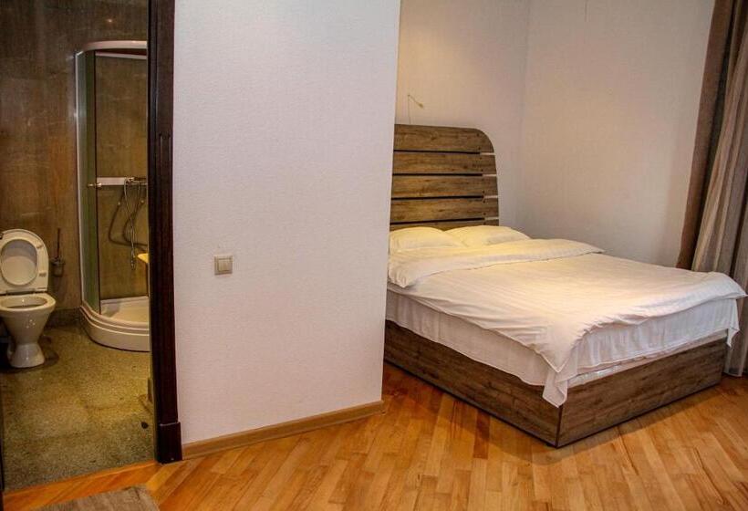 اتاق پریمیوم چهارنفره, Grand Hotel Kapan, Armenia