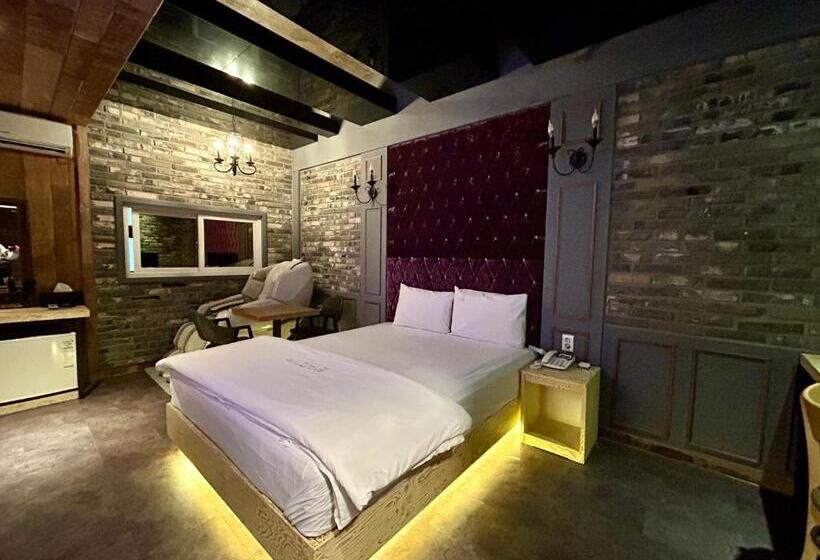 اتاق استاندارد, 2some Motel