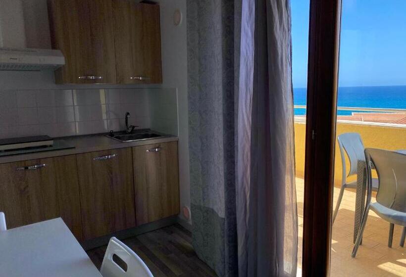 海の見えるスタンダードスタジオ, Marina Di Petrolo Apartments
