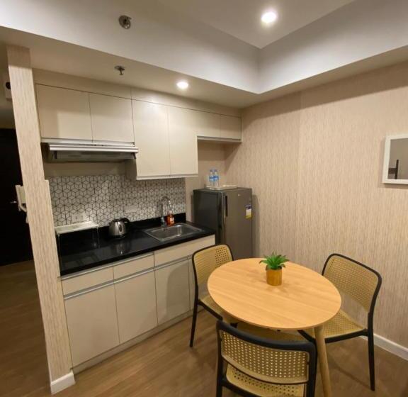 Апартаменты 1 Спальня Вид на Бассейн, Feels Like Home Condos Abreeza Place Tower 1 & 2