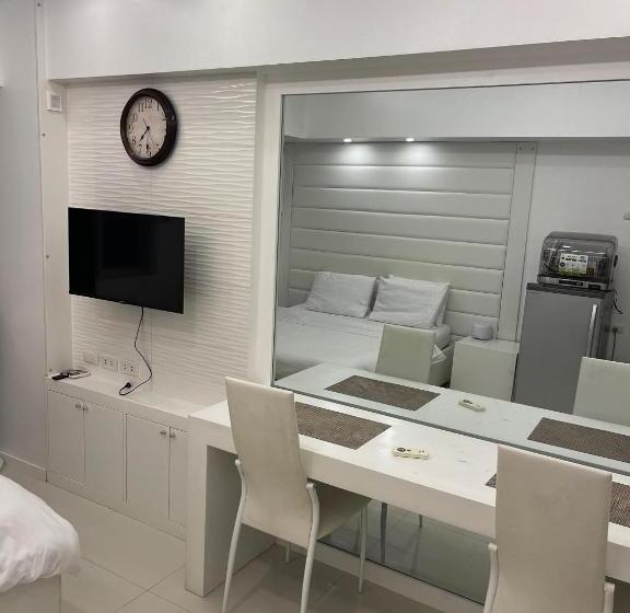 Quarto Economy, 1511 Avidatower 4 Atria Iloilo