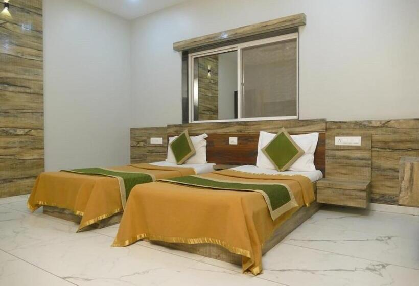 Номер Стандарт Трехместный, Non Ac Richa Hotel Palace Vadodara