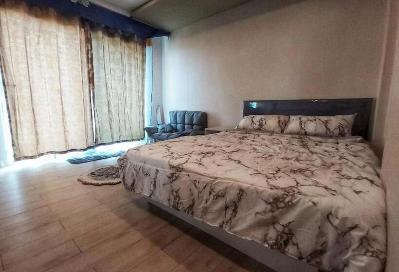 استودیوی استاندارد, Seven Sea Condo