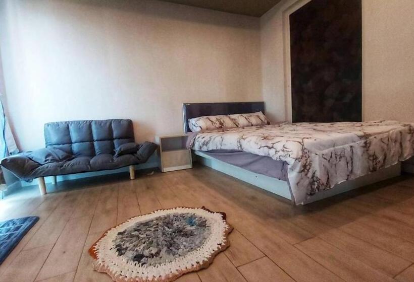 استودیوی استاندارد, Seven Sea Condo