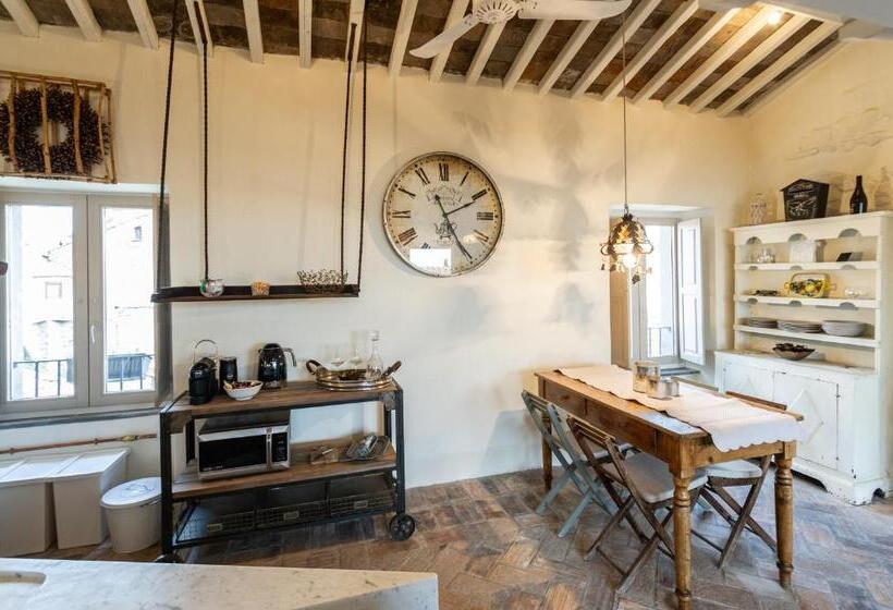 سوییت لوکس, La Suite Del Borgo