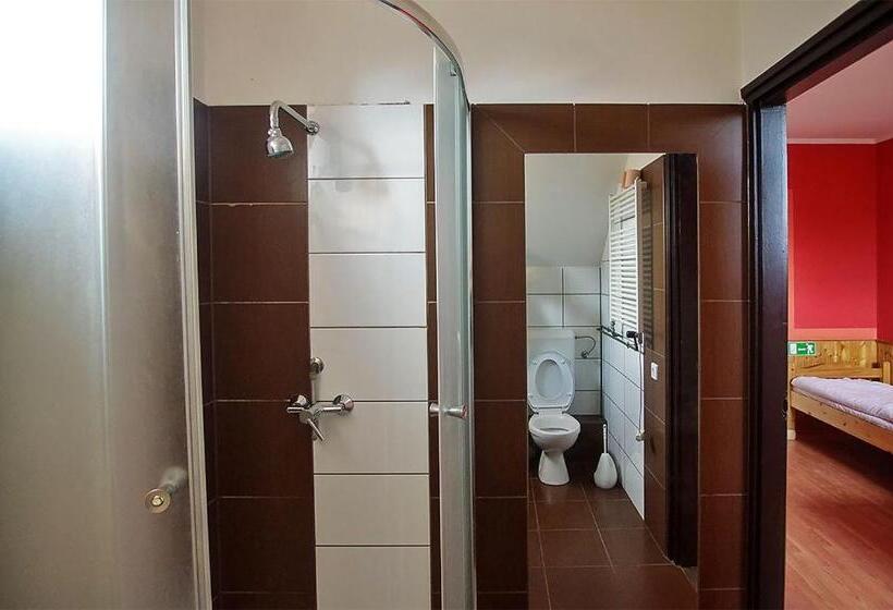 اتاق استاندارد, Kispipa Panzió