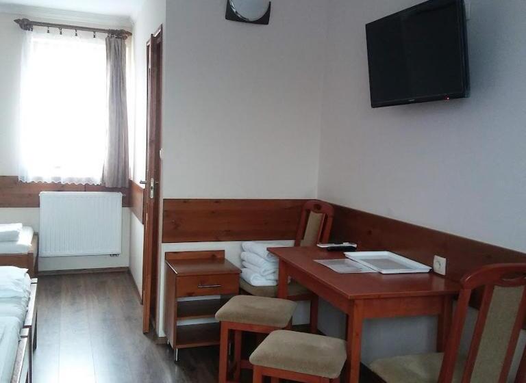 اتاق استاندارد چهار تخته, Kispipa Panzió