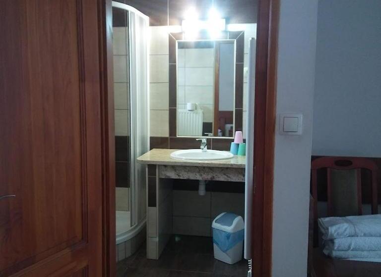اتاق استاندارد چهار تخته, Kispipa Panzió
