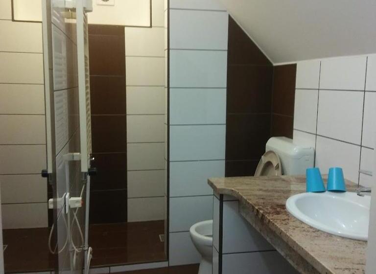 اتاق استاندارد, Kispipa Panzió