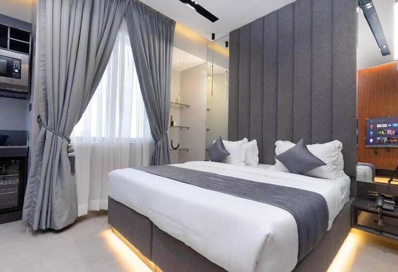 استودیوی لوکس, Gta Hotel Ikeja