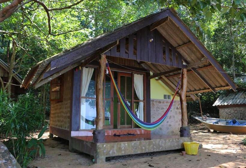 اتاق استاندارد با چشم‌انداز دریا, Hornbill Bungalow Koh Chang Ranong
