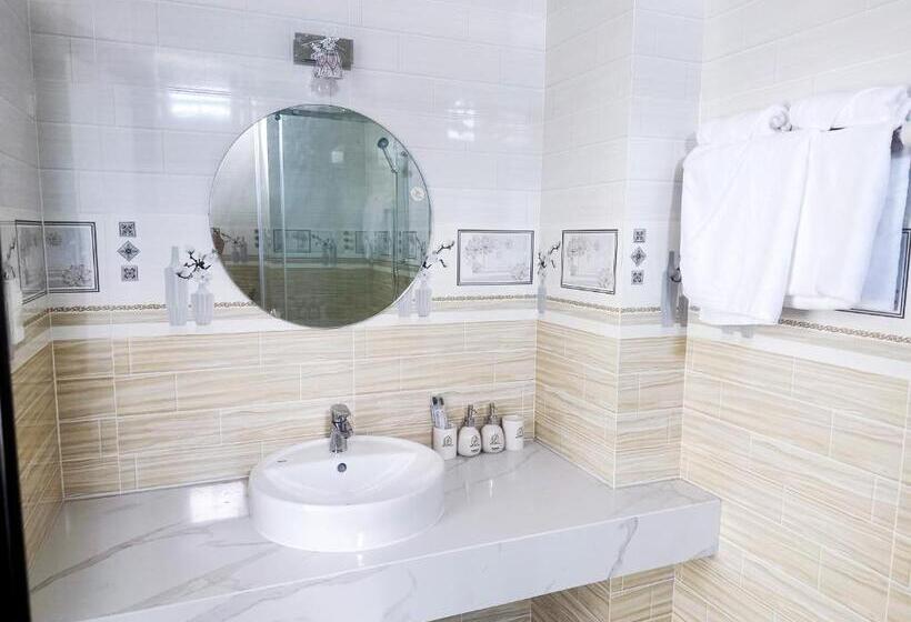 اتاق استاندارد چهار تخته, Quốc Hương