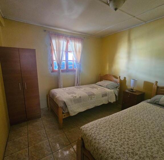 Дом 3 Спальни, Hostal Casa Los Duendes
