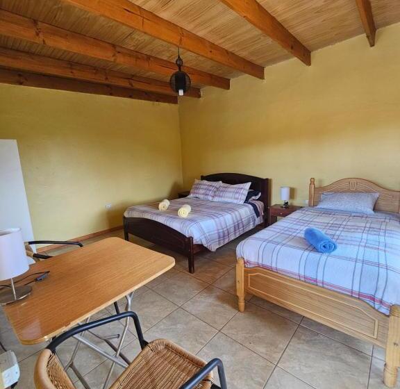 Номер Стандарт Трехместный, Hostal Casa Los Duendes