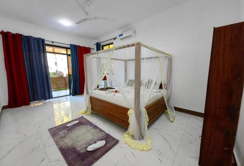 اتاق استاندارد با چشم‌انداز استخر, Blue Tides Hotel & Restaurant